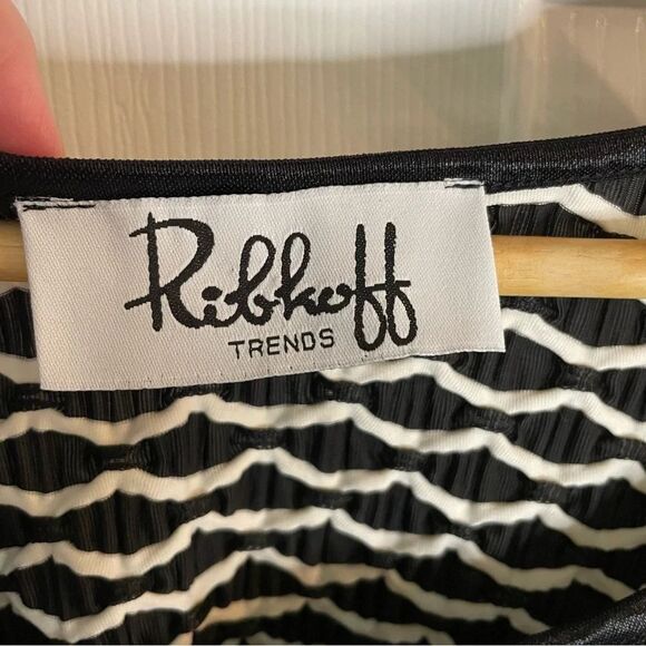 Vtg Ribkoff Black & White Patterned top with Hook & Eye Fasteners No Size Listed - Picture 5 of 7
